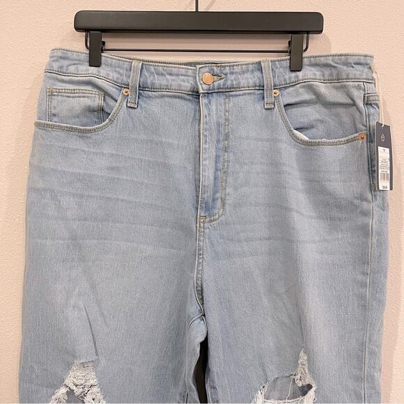 Universal Thread Highest Rise Straight Cropped Jeans in Super Light Wash 16 / 33 - Picture 2 of 13
